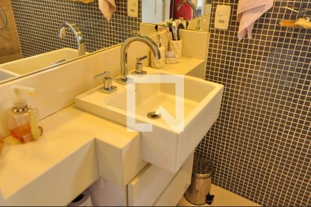 Apartamento à venda com 95m², 2 quartos e 1 vaga Apartamento à venda com 95m², 2 quartos e 1 vagaBanheiro da Sala