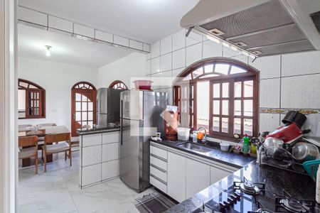 Casa à venda com 400m², 3 quartos e 4 vagas Casa à venda com 400m², 3 quartos e 4 vagasCozinha