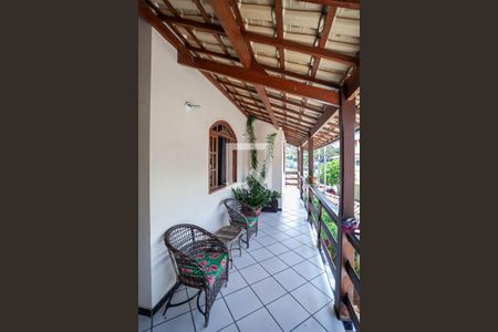 Casa à venda com 400m², 3 quartos e 4 vagas Casa à venda com 400m², 3 quartos e 4 vagasVaranda