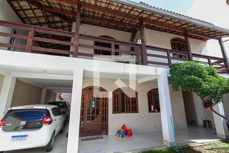 Casa à venda com 400m², 3 quartos e 4 vagas Casa à venda com 400m², 3 quartos e 4 vagasFachada