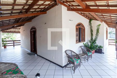 Casa à venda com 400m², 3 quartos e 4 vagas Casa à venda com 400m², 3 quartos e 4 vagasVaranda