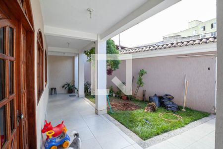 Casa à venda com 400m², 3 quartos e 4 vagas Casa à venda com 400m², 3 quartos e 4 vagasEntrada