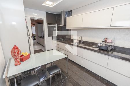 Apartamento à venda com 180m², 3 quartos e 2 vagas Apartamento à venda com 180m², 3 quartos e 2 vagasCozinha