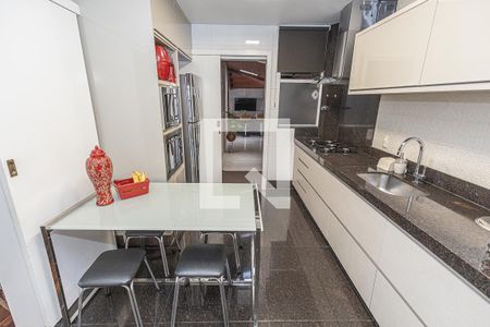 Apartamento à venda com 180m², 3 quartos e 2 vagas Apartamento à venda com 180m², 3 quartos e 2 vagasCozinha