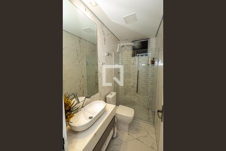 Apartamento à venda com 180m², 3 quartos e 2 vagas Apartamento à venda com 180m², 3 quartos e 2 vagasBaneiro social