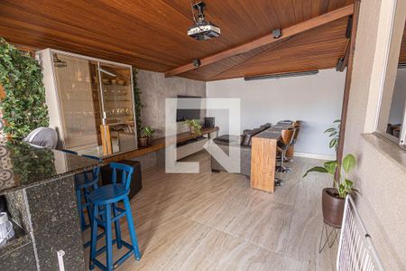 Apartamento à venda com 180m², 3 quartos e 2 vagas Apartamento à venda com 180m², 3 quartos e 2 vagasSala de TV