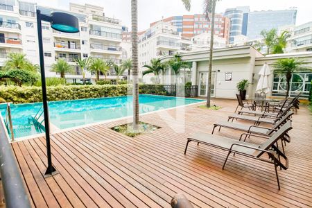 Apartamento à venda com 130m², 2 quartos e 2 vagas Apartamento à venda com 130m², 2 quartos e 2 vagasÁrea comum - Piscina