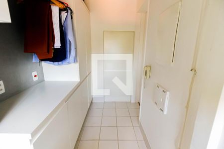 Apartamento à venda com 130m², 2 quartos e 2 vagas Apartamento à venda com 130m², 2 quartos e 2 vagasDetalhe da area de serviço