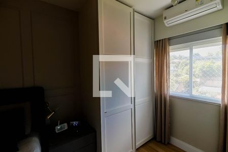 Apartamento à venda com 130m², 2 quartos e 2 vagas Apartamento à venda com 130m², 2 quartos e 2 vagasCloset da suíte