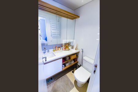 Apartamento à venda com 130m², 2 quartos e 2 vagas Apartamento à venda com 130m², 2 quartos e 2 vagasBanheiro da Suíte