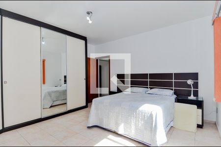 Casa à venda com 261m², 3 quartos e 8 vagasQuarto 3 - Suíte