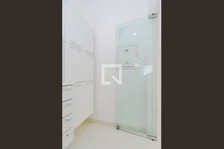 Casa à venda com 261m², 3 quartos e 8 vagasDespensa 