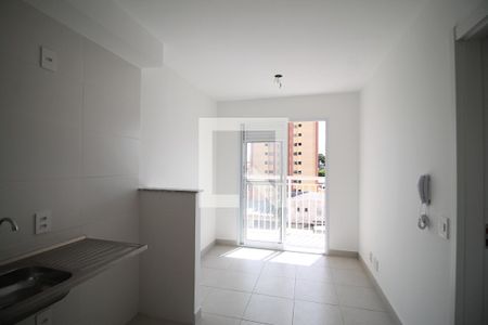 Sala/Cozinha de apartamento para alugar com 1 quarto, 28m² em Vila Ré, São Paulo