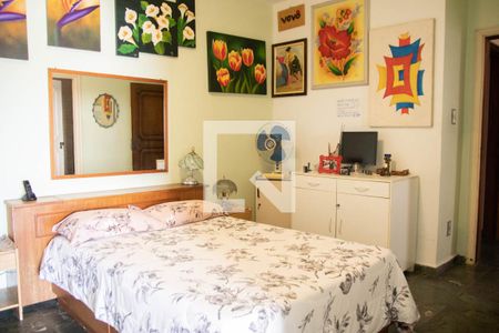 Casa à venda com 444m², 5 quartos e 8 vagas Casa à venda com 444m², 5 quartos e 8 vagasQuarto 4