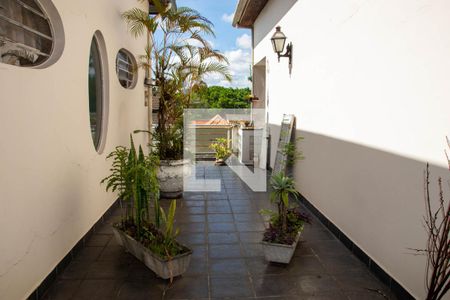 Casa à venda com 444m², 5 quartos e 8 vagas Casa à venda com 444m², 5 quartos e 8 vagasVaranda