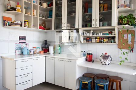 Casa à venda com 444m², 5 quartos e 8 vagas Casa à venda com 444m², 5 quartos e 8 vagasCozinha