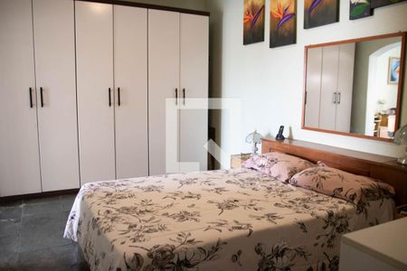 Casa à venda com 444m², 5 quartos e 8 vagas Casa à venda com 444m², 5 quartos e 8 vagasQuarto 4