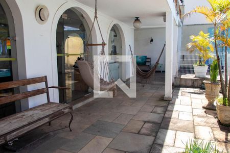 Casa à venda com 444m², 5 quartos e 8 vagas Casa à venda com 444m², 5 quartos e 8 vagasQuintal