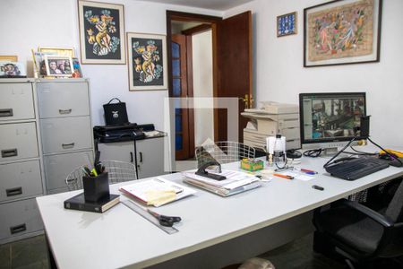 Casa à venda com 444m², 5 quartos e 8 vagas Casa à venda com 444m², 5 quartos e 8 vagasEscritório