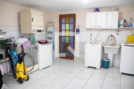 Casa à venda com 444m², 5 quartos e 8 vagas Casa à venda com 444m², 5 quartos e 8 vagasÁrea de Serviço