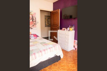 Casa à venda com 444m², 5 quartos e 8 vagas Casa à venda com 444m², 5 quartos e 8 vagasQuarto 2