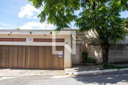 Casa à venda com 444m², 5 quartos e 8 vagas Casa à venda com 444m², 5 quartos e 8 vagasFachada