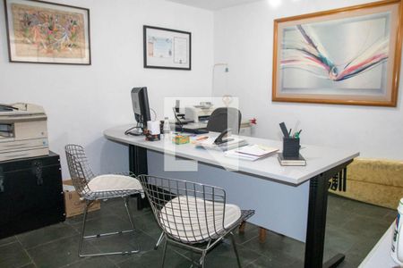 Casa à venda com 444m², 5 quartos e 8 vagas Casa à venda com 444m², 5 quartos e 8 vagasEscritório