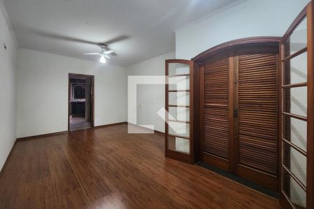 Casa à venda com 304m², 3 quartos e 4 vagasSuíte 1