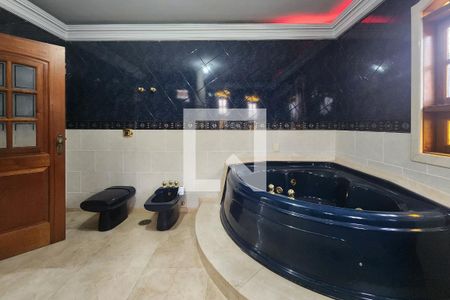 Casa à venda com 304m², 3 quartos e 4 vagasBanheiro da Suíte 1