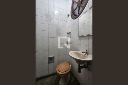 Casa à venda com 304m², 3 quartos e 4 vagasBanheiro de serviço