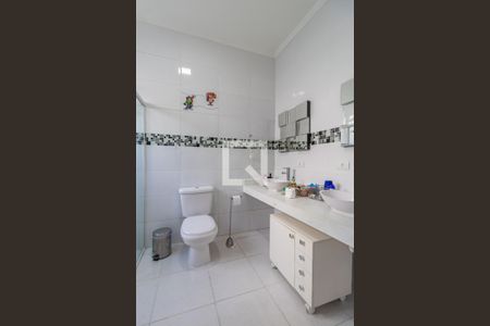 Casa de condomínio à venda com 371m², 4 quartos e 4 vagas Casa de condomínio à venda com 371m², 4 quartos e 4 vagasBanheiro da Suíte 2