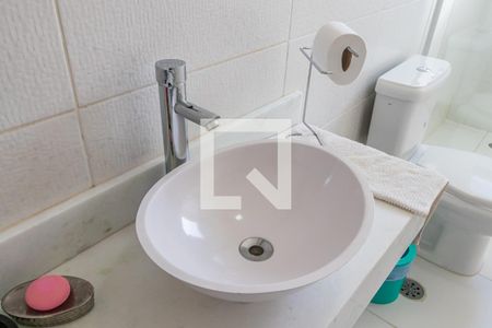 Casa de condomínio à venda com 371m², 4 quartos e 4 vagas Casa de condomínio à venda com 371m², 4 quartos e 4 vagasBanheiro Social