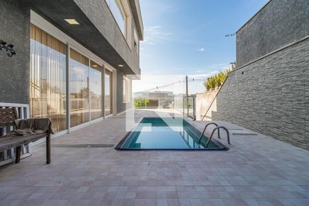 Casa de condomínio à venda com 371m², 4 quartos e 4 vagas Casa de condomínio à venda com 371m², 4 quartos e 4 vagasQuintal