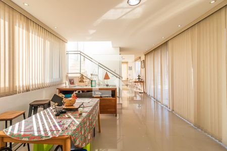 Casa de condomínio à venda com 371m², 4 quartos e 4 vagas Casa de condomínio à venda com 371m², 4 quartos e 4 vagasSala de Almoço