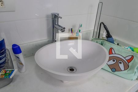 Casa de condomínio à venda com 371m², 4 quartos e 4 vagas Casa de condomínio à venda com 371m², 4 quartos e 4 vagasBanheiro da Suíte 2