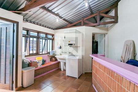 Casa à venda com 222m², 3 quartos e 2 vagasÁrea de serviço e churrasqueira