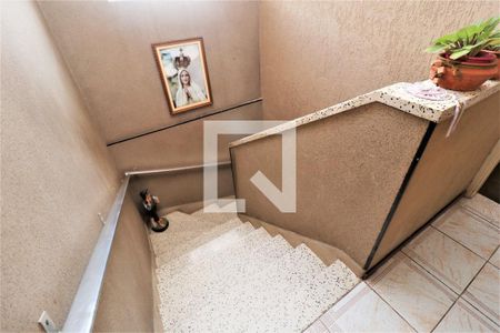 Casa à venda com 170m², 3 quartos e 4 vagasEscada