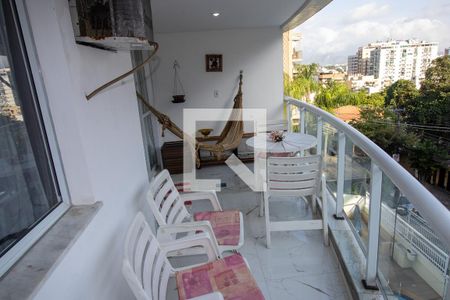 Apartamento à venda com 77m², 2 quartos e 2 vagasVaranda