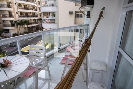 Apartamento à venda com 77m², 2 quartos e 2 vagasVaranda