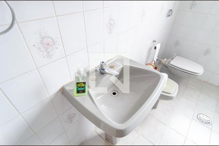 Casa à venda com 367m², 3 quartos e 3 vagas Casa à venda com 367m², 3 quartos e 3 vagasBanheiro Social