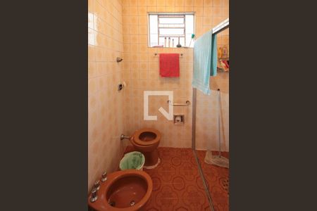 Casa à venda com 240m², 3 quartos e 2 vagasBanheiro