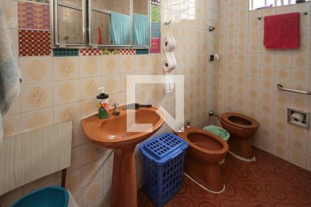 Casa à venda com 240m², 3 quartos e 2 vagasBanheiro