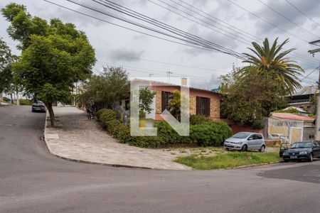Casa à venda com 225m², 3 quartos e 3 vagas Casa à venda com 225m², 3 quartos e 3 vagasFachada