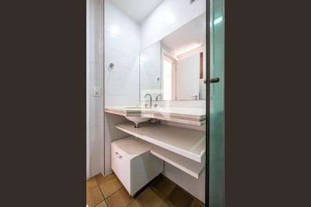 Apartamento à venda com 335m², 3 quartos e 4 vagasSuíte 1 - Banheiro 2