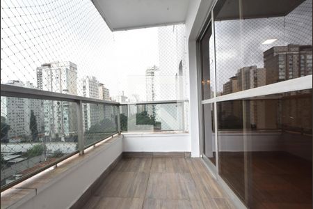 Apartamento para alugar com 160m², 3 quartos e 3 vagasVaranda 