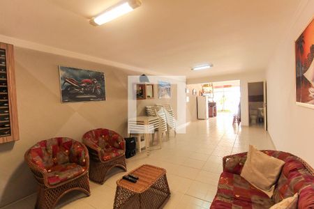 Casa à venda com 250m², 3 quartos e 5 vagas Casa à venda com 250m², 3 quartos e 5 vagasÁrea comum - Salão de festas