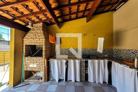 Casa à venda com 200m², 3 quartos e 3 vagas Casa à venda com 200m², 3 quartos e 3 vagasÁrea de Serviço/lazer