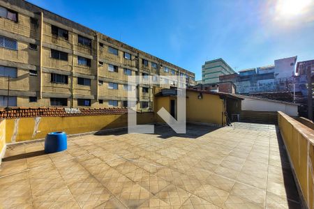 Casa à venda com 200m², 3 quartos e 3 vagas Casa à venda com 200m², 3 quartos e 3 vagasTerraço