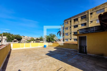 Casa à venda com 200m², 3 quartos e 3 vagas Casa à venda com 200m², 3 quartos e 3 vagasTerraço
