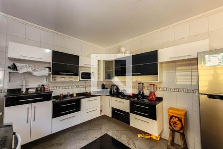 Casa à venda com 200m², 3 quartos e 3 vagas Casa à venda com 200m², 3 quartos e 3 vagasCozinha